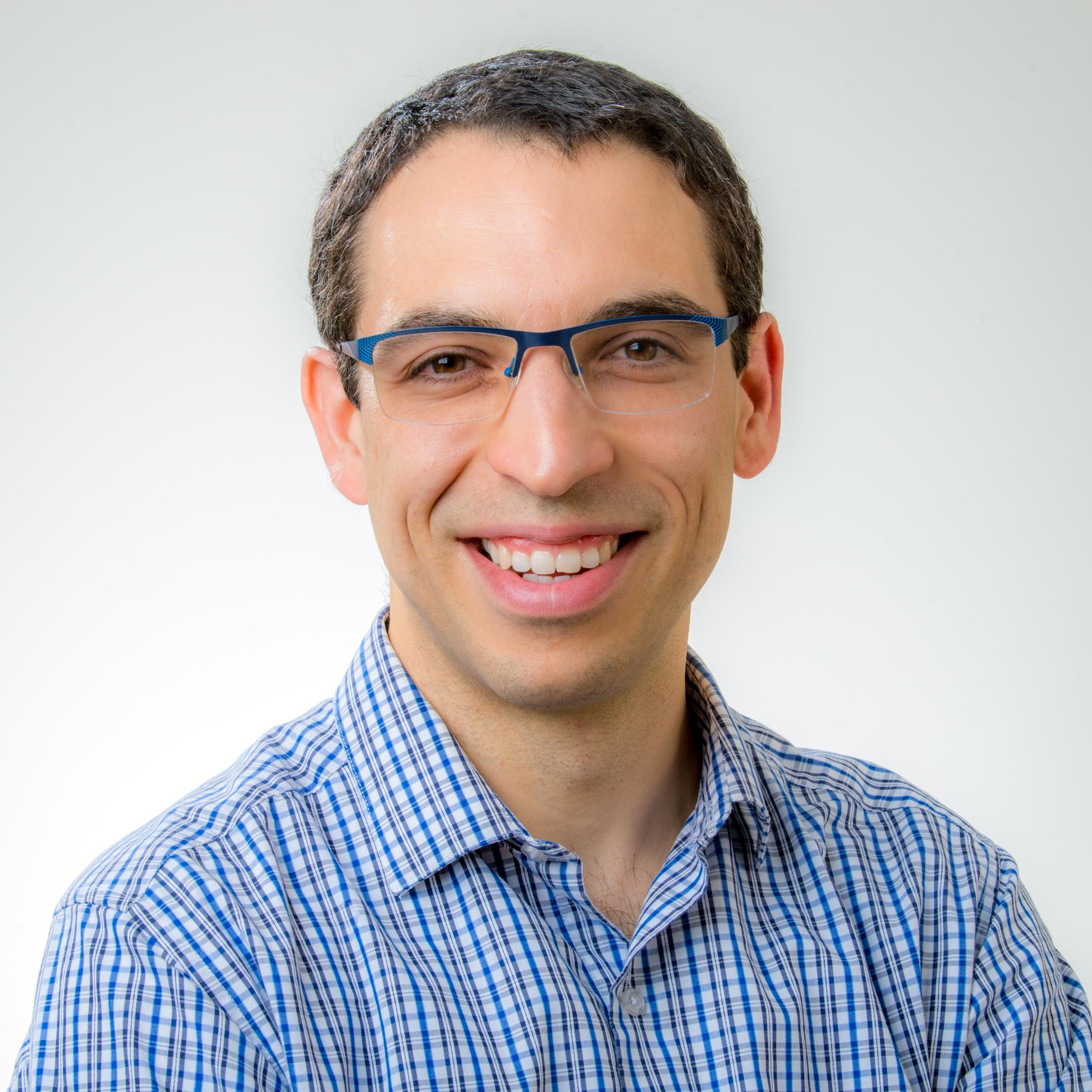 head and shoulders photo of Fawzi